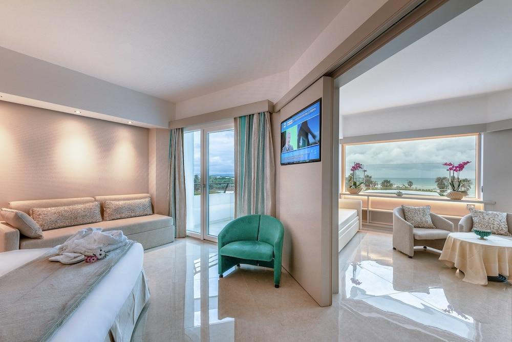 Acacia Palace (Adults Only) 拉古萨的码头 外观 照片
