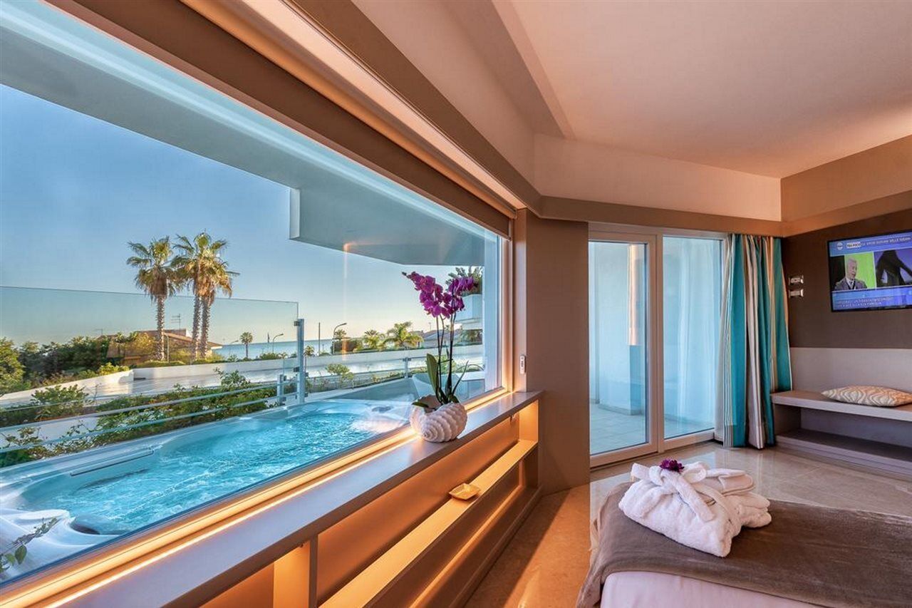 Acacia Palace (Adults Only) 拉古萨的码头 外观 照片